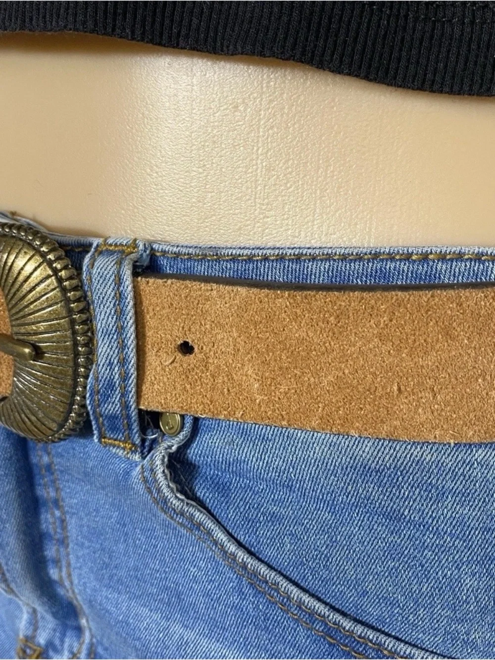 Womens belt Sz XL Tan Leather Suede scalloped shell style Buckle